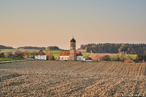 Gemeinde Wurmannsquick Landkreis Rottal-Inn Martinskirchen Acker Landschaft Kirche (Dirschl Johann) Deutschland PAN